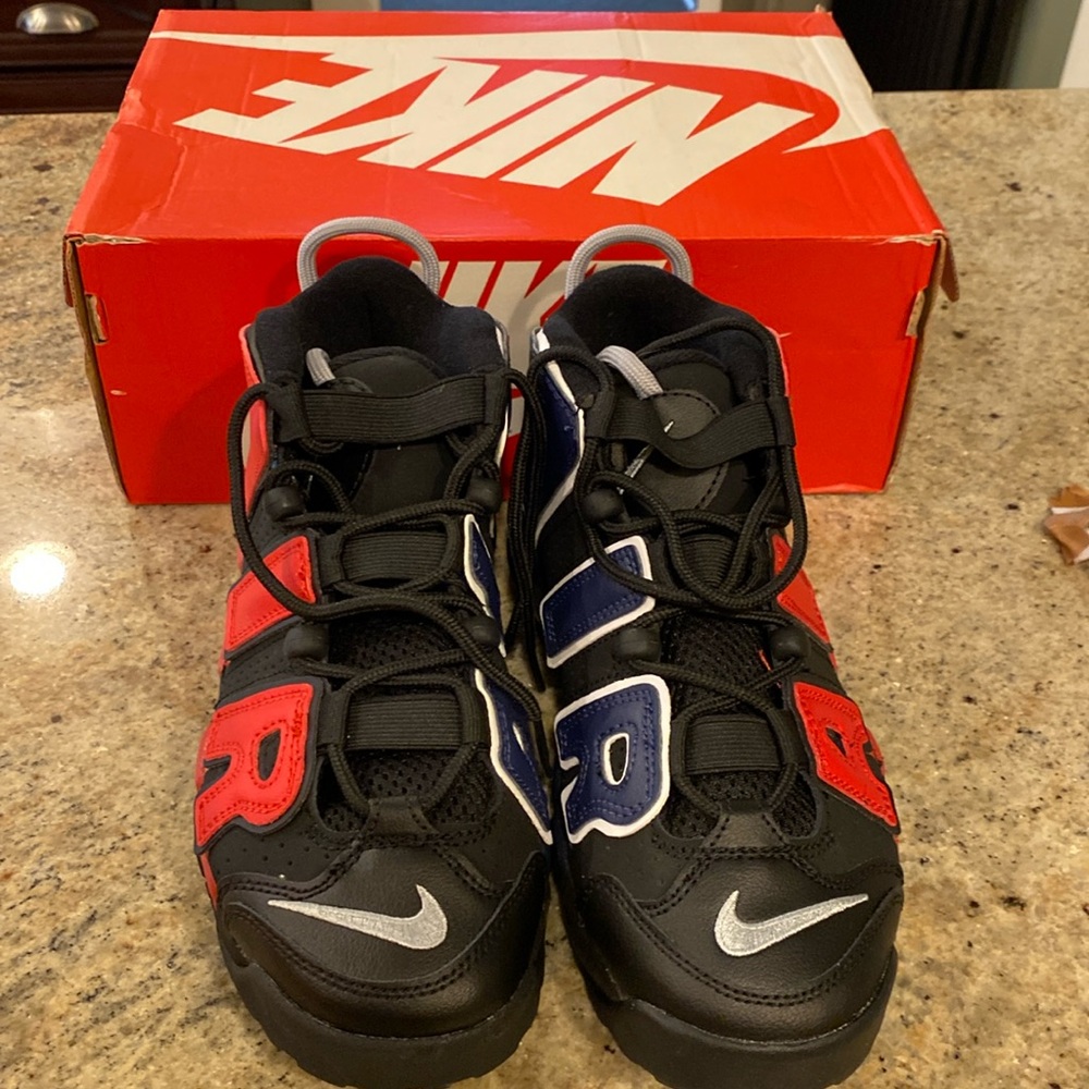 NEW AS IS Nike Air Youth Size 4.5 Slight Uneven Stitches From Outlet Store